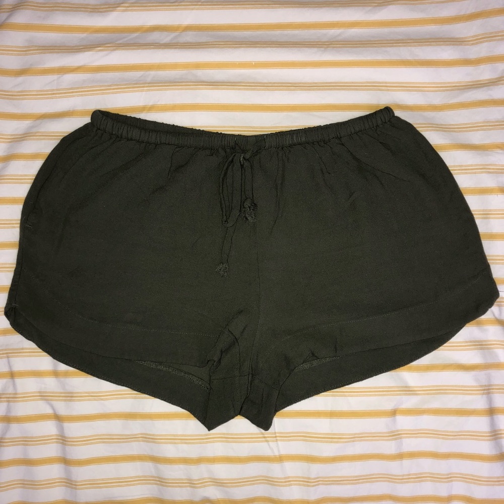 Mossimo army green shorts with pockets!